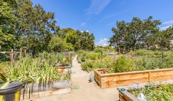 965 Golden Aspen Pl, Ashland, OR 97520