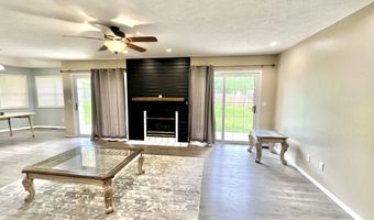 603 Lakeview Dr, Aurora, MO 65605
