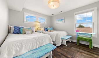 222 7TH St, Beach Haven, NJ 08008