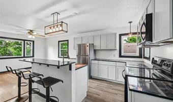 203 E 4th St, Anamosa, IA 52205