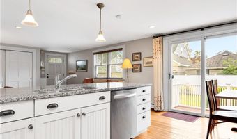 82 Sefton Dr, Cranston, RI 02905