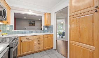 5713 BREWER HOUSE Cir #302, Rockville, MD 20852