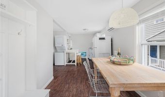 66 Knowlesway Unit Upper Unit Upper Unit, Narragansett, RI 02882