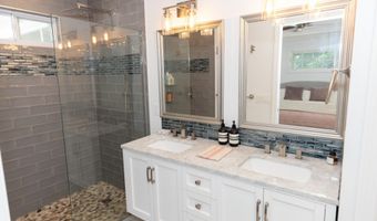 31 Merrill Rd, Clinton, CT 06413