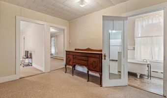 9 Willow St, Auburn, ME 04210