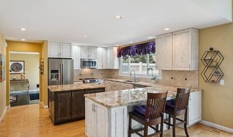 985 Goldenrod Trl, Aurora, OH 44202