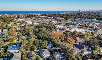 128 SEMINOLE Rd 11, Atlantic Beach, FL 32233