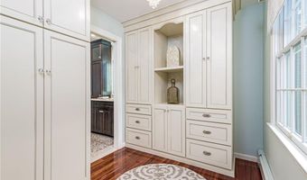 36 Beauchamp Dr, North Kingstown, RI 02874
