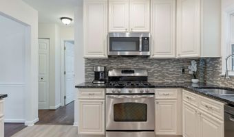 7810 HAYFIELD Rd, Alexandria, VA 22315