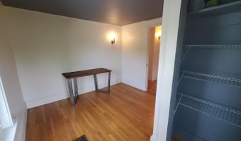 84 14th St, Bangor, ME 04401