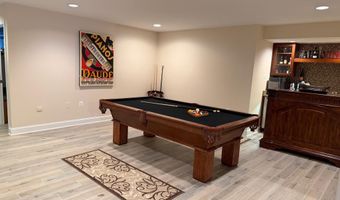 9049 HOLLY LEAF Ln, Bethesda, MD 20817