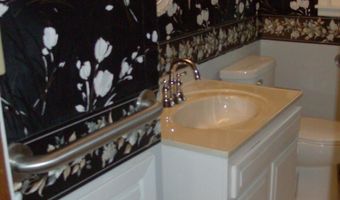 912 NE 10th Ave, Aberdeen, SD 57401