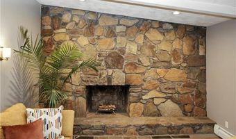 123 Stone Gate Dr, North Kingstown, RI 02852