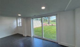 100 8th St, Adair, IA 50002