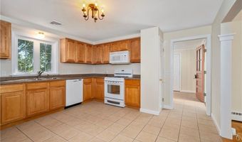 35 Greenfield Rd, Cumberland, RI 02864