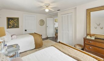 128 4th St, Apalachicola, FL 32320