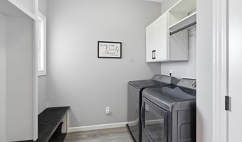 5306 Greyson Heights Dr, Auburn, IN 46706