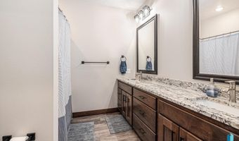 1604 W River Bend St, Brandon, SD 57005