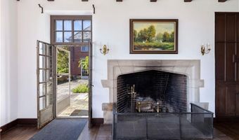 2180 Tower Hill Rd, North Kingstown, RI 02874