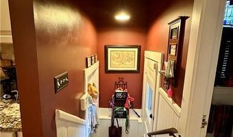 172 Bluff Ave, Cranston, RI 02905