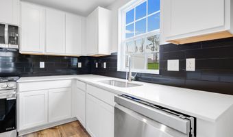 22 D Regent St, Camden, SC 29020