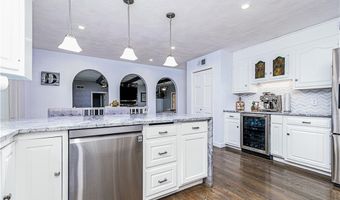 44 Heritage Dr, Warwick, RI 02818