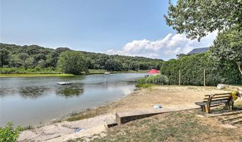 9 Courtland Dr, Narragansett, RI 02882
