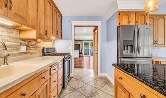 123 Mount Hope Ave, Bangor, ME 04401