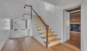911 Middletown Lincroft Rd, Middletown, NJ 07748