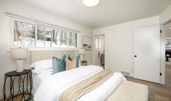 4120 Woodland Dr, Ann Arbor, MI 48103