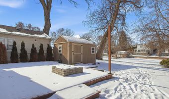 39450 N Circle Ave, Antioch, IL 60002