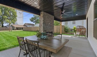 309 W Locust St, Aurora, MO 65605