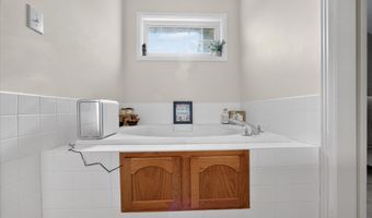 692 N Parker Ln, Bloomfield, IN 47424