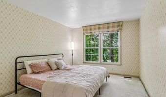 1044 GLENDEVON Dr, Ambler, PA 19002