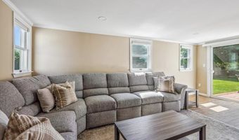 24 Bayview Pl, Amityville, NY 11701