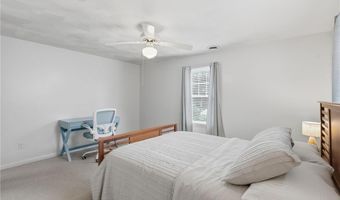 6 Lakewood Dr, Narragansett, RI 02882