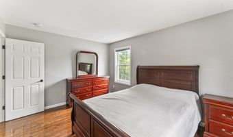 24 Ken Oaks Dr, Danbury, CT 06810