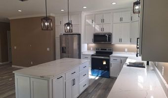 155 Peach Ln, Baxley, GA 31513