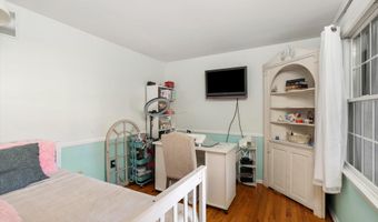 4 Twain Dr, Allentown, NJ 08501