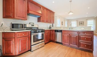 48 Garfield Ave, Bristol, RI 02809
