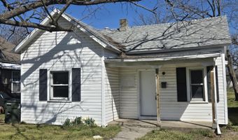 213 W College St, Aurora, MO 65605
