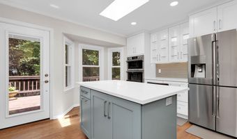 1701 GLASTONBERRY Rd, Potomac, MD 20854