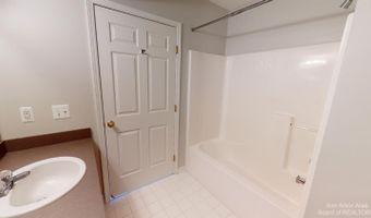 2785 S Knightsbridge Cir, Ann Arbor, MI 48105