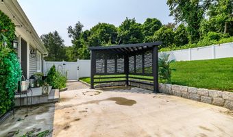 3 Henso Dr, Danbury, CT 06811