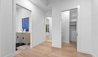 609 SW 4th St, Bentonville, AR 72712
