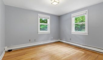 8 Ledgemont Dr, Lincoln, RI 02865