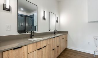 947 SE 10th St, Bentonville, AR 72712