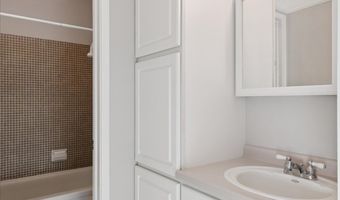747 Peninsula Ct, Ann Arbor, MI 48105