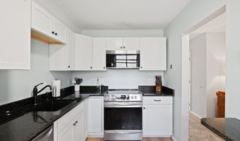 2 Roundhouse Rd 2, Bourne, MA 02532