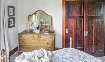 334 17th St, Ackley, IA 50601